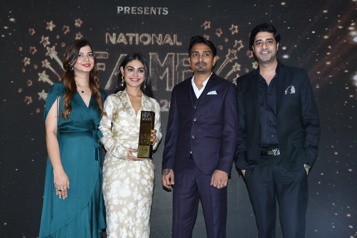 Brands Impact, National Fame Awards, NFA, Esha Deol, Award