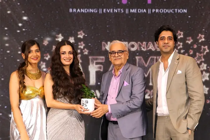 Ankita Singh (L), Dia Mirza (Centre L), Pramod Monga (Centre R), Amol Monga (R) (1)