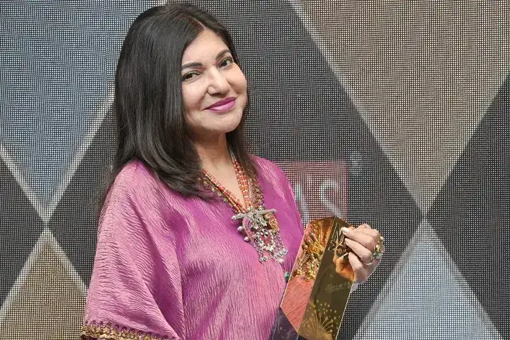 Brands Impact, National Fame Awards, NFA, Alka Yagnik, Award